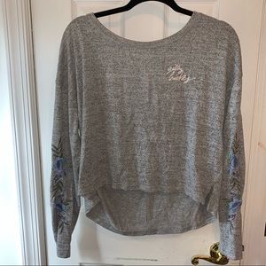 Cropped flower sleeve shirt